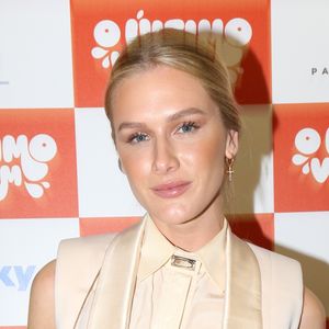 'Também estou fazendo muito aula de Pole Dance para a personagem que é uma coisa que mata a pessoa. Fico toda roxa e é um exercício diferente, não estou acostumada. Ele trabalha outras partes do meu corpo que eu nem sabia que existiam. Acho que tudo está contribuindo um pouco', acrescentou Fiorella Mattheis