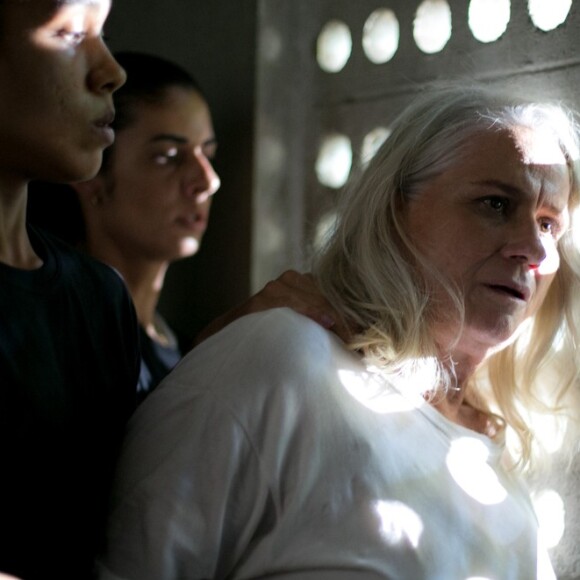 Magnólia (Vera Holtz) resolverá tirar a própria vida para não ter que voltar à prisão em 'A Lei do Amor'