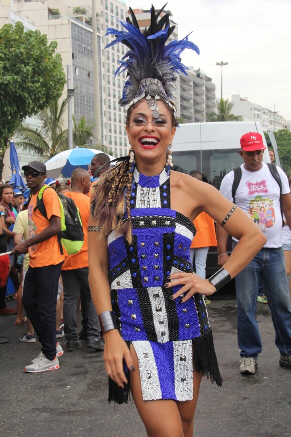 Juliana Paes iniciou as negociações para ser rainha de bateria da Grande Rio no Carnaval de 2018