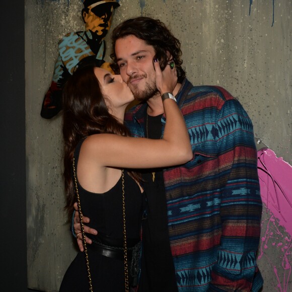 Giovanna Lancellotti tem apoio do namorado, Gian Luca, em cenas quentes na TV