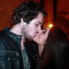 Giovanna Lancellotti e o namorado, Gian Luca, trocaram beijos em evento de moda 
