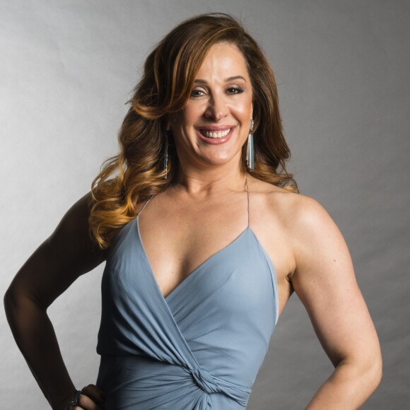 Claudia Raia negou ser refém da estética, mas ponderou: 'Uso ela a meu favor e dentro da minha realidade de 50 anos'