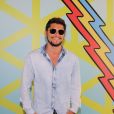 Bruno Gissoni posa no festival Lollapalooza