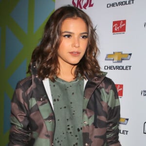 Bruna Marquezine prestigia primeiro dia de shows do Lollapalooza, em São Paulo, em 25 de março de 2017