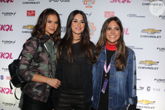 Bruna Marquezine posa com Thaila Ayala e Carol Sampaio