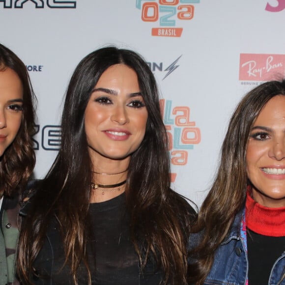 Bruna Marquezine posa com Thaila Ayala e Carol Sampaio