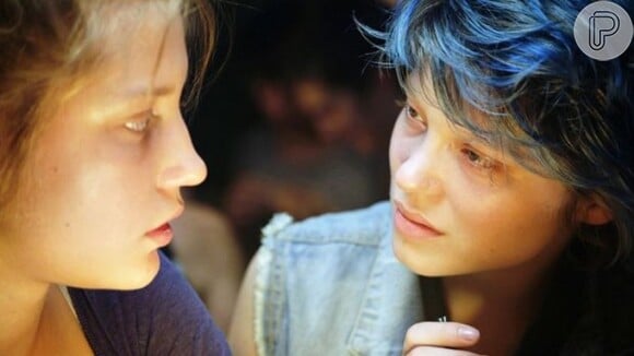 História de 'Azul é a cor mais quente' conta a descoberta sexual da adolescente Adèle (Adèle Exarchopoulos); ela se apaixona por Emma, cabelos azuis, interpretado por Léa Seydoux