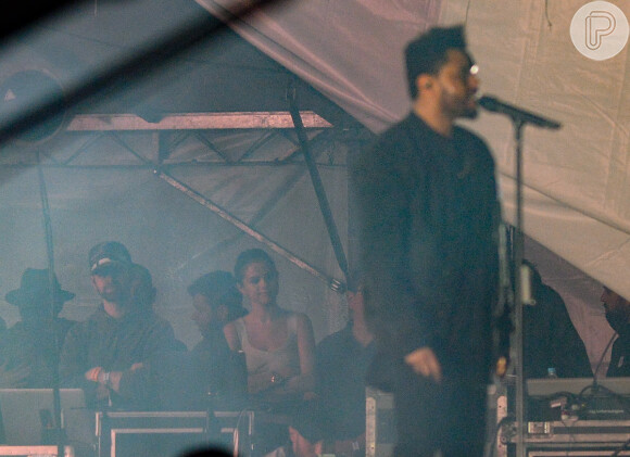 Selena Gomez desembarcou com The Weeknd em São Paulo neste domingo