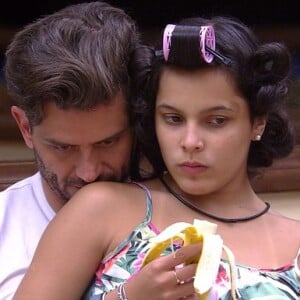 Marcos já questionou a inteligência de Emilly, criticou seu corpo e agarrou Claudia Ohana