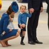 Príncipe George, além do uniforme básico, vai usar avental para as aulas de artes, sapatilhas de balé e boné de beisebol na nova escola