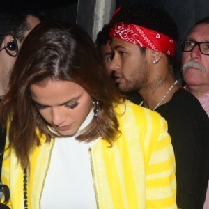 Neymar e Bruna Marquezine chegaram juntos para assistirem show na Arena Corinthians, na madrugada desta quarta-feira, 29 de março de 2017