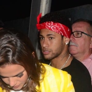 Neymar e Bruna Marquezine chegaram juntos para assistirem show na Arena Corinthians, em Sao Paulo, na madrugada desta quarta-feira, 29 de março de 2017