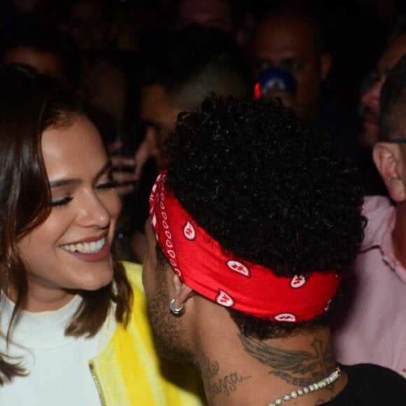 Neymar e Bruna Marquezine namoraram durante show da dupla Jorge e Matheus em camarote da Arena Corinthians, em Sao Paulo, na madrugada desta quarta-feira, 29 de março de 2017