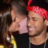 Neymar e Bruna Marquezine foram clicados em clima de romance após o jogo do Brasil