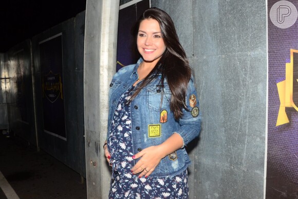 Thais Fersoza exibiu o barrigão de grávida antes do show de Jorge e Mateus, na Arena Corinthians, na madrugada desta quarta-feira, 29 de março de 2017
