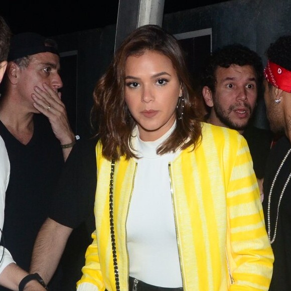 Bruna Marquezine e Neymar assistiram show da dupla Jorge & Mateus após vitória de 3x0 do Brasil