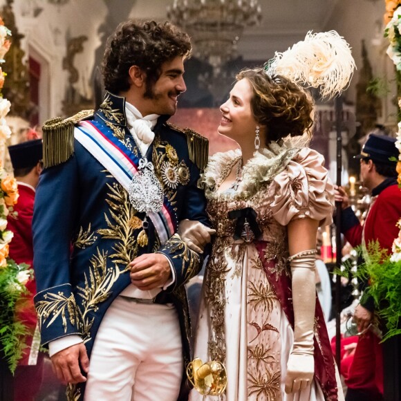 Dom Pedro (Caio Castro) e Leopoldina (Letícia Colin) celebram união em igreja do Rio de Janeiro, na novela 'Novo Mundo'