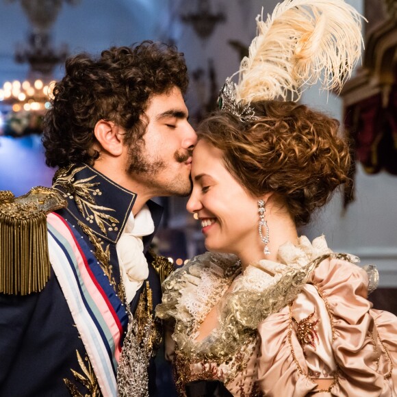 Após casamento, Leopoldina (Letícia Colin) e Dom Pedro (Caio Castro) têm sua primeira noite juntos, na novela 'Novo Mundo'