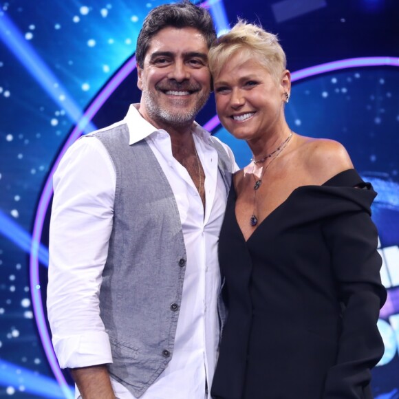 Junno Andrade acompanhou Xuxa na coletiva do programa 'Dancing Brasil'