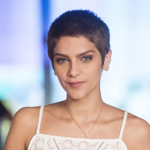 Isabella Santoni apareceu careca após caracterização para sua personagem em 'A Lei do Amor'