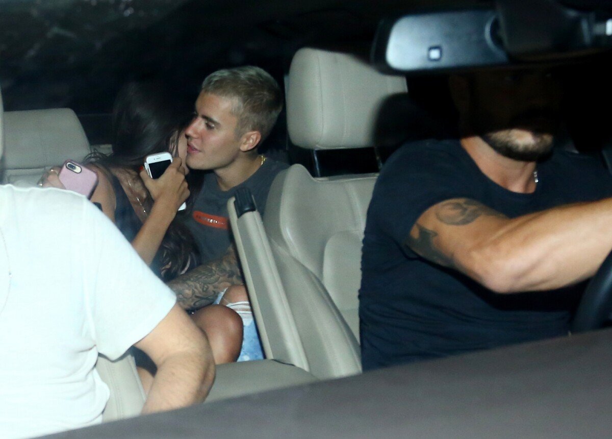Justin Bieber é flagrado com cigarro suspeito em festa
