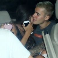 Justin Bieber é flagrado trocando carinho com morena em carro após festa. Fotos!