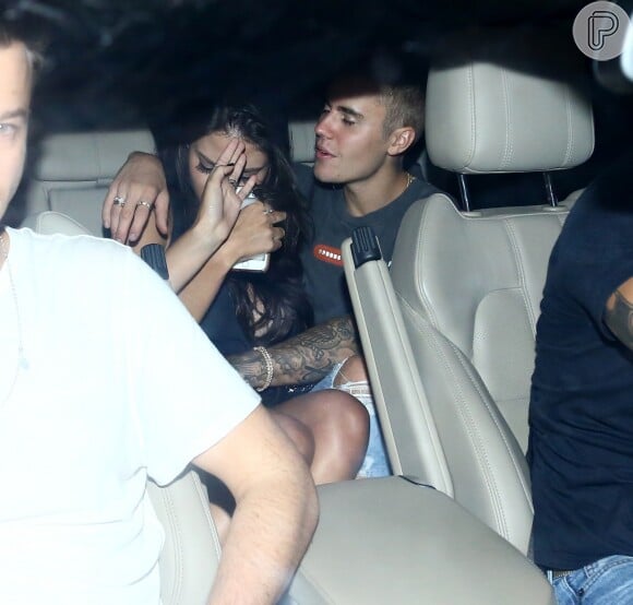 Uma amiga da morena também acompanhou Justin Bieber no carro