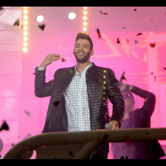 Gusttavo Lima negou que tenha sido proibido de cantar a música 'Que Mal Te Fiz Eu'