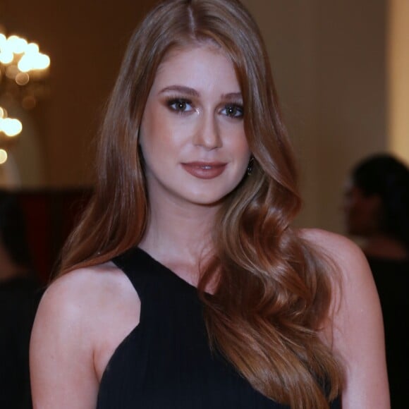 Marina Ruy Barbosa aposta em vestido com superfenda para receber prêmio 'Faz Diferença' pela revista 'O Globo', no Copacabana Palace, Zona Sul do Rio de Janeiro, na noite desta quarta-feira, 29 de março de 2017