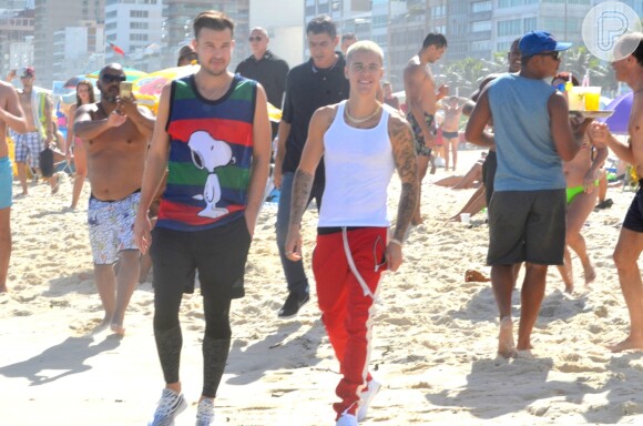 Justin Bieber andou pela praia de Ipanema, na zona sul do Rio