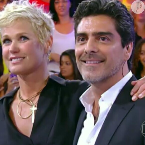 Xuxa e Junno Andrade assumiram o namoro em janeiro de 2013 após uma participação dele no programa da apresentadora