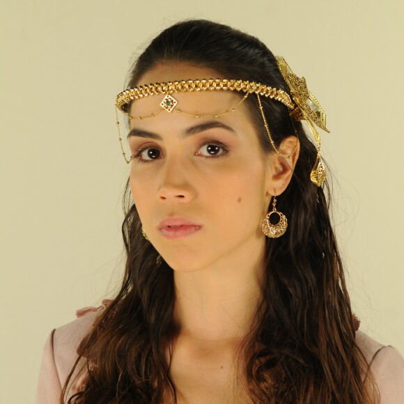 Kassaia (Pérola Faria) evita que o irmão se suicide, na novela 'O Rico e Lázaro'