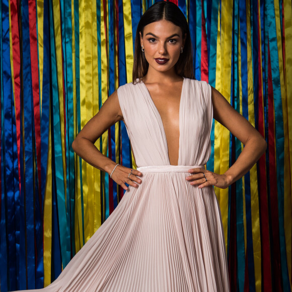 Isis Valverde colocou um pedaço de megahair para a novela 'A Força do Querer'