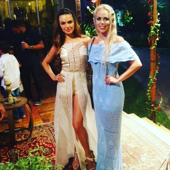 Nos treinos, Isis se especializou no mergulho: 'Também ensinei toda uma expressão corporal e facial para ela ficar dentro d´água'