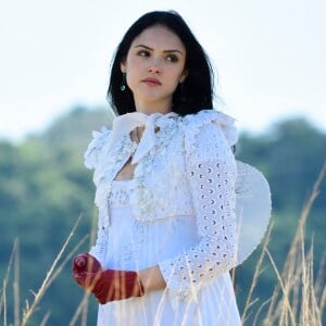 Isabelle Drummond é substituída pela calígrafa Mariana Castor em cenas em que sua personagem Anna Millman, de 'Novo Mundo', aparece escrevendo