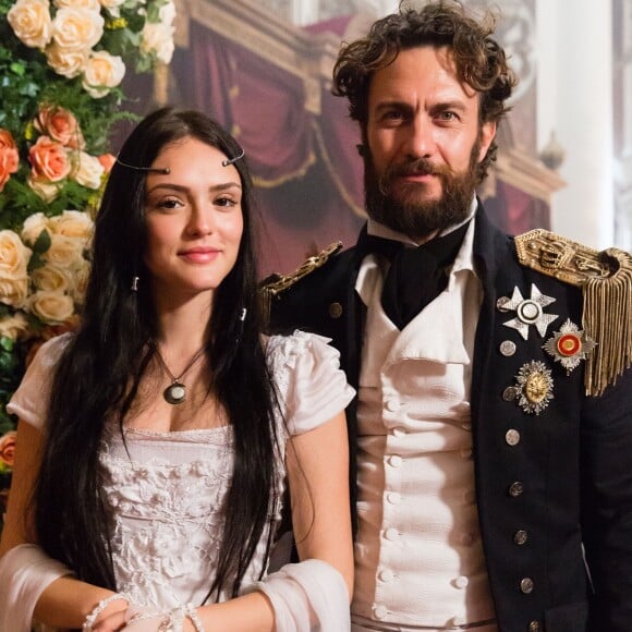 Com medo das atitudes de Dom Pedro (Caio Castro), Anna Millman (Isabelle Drummond) irá acabar namorando com o vilão Thomas (Gabriel Braga Nunes)