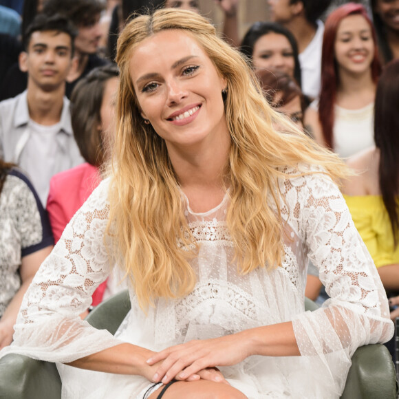Personagem da Carolina Dieckmann é descrita em 'O Sétimo Guardião' como 'uma mulher adulta, com muito apelo sensual e sexual'