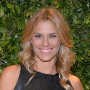 Carolina Dieckmann veio ao Brasil para protagonizar '13 Dias Longe do Sol', série da Globo