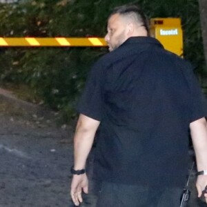 Com uma faca, o segurança de Justin atacou o carro que levava fãs e furou os pneus