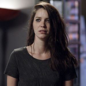 Lorena (Nathalia Dill) é baleada e morre nos próximos capítulos da novela 'Rock Story', em 15 de abril de 2017