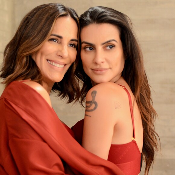 Cleo Pires posa de lingerie com a mãe, Gloria, e web elogia ensaio nesta sexta-feira, dia 31 de março de 2017