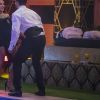Marcos dança com Emilly durante festa no 'Big Brother Brasil'. Casal teve momentos de "DR" e de amor