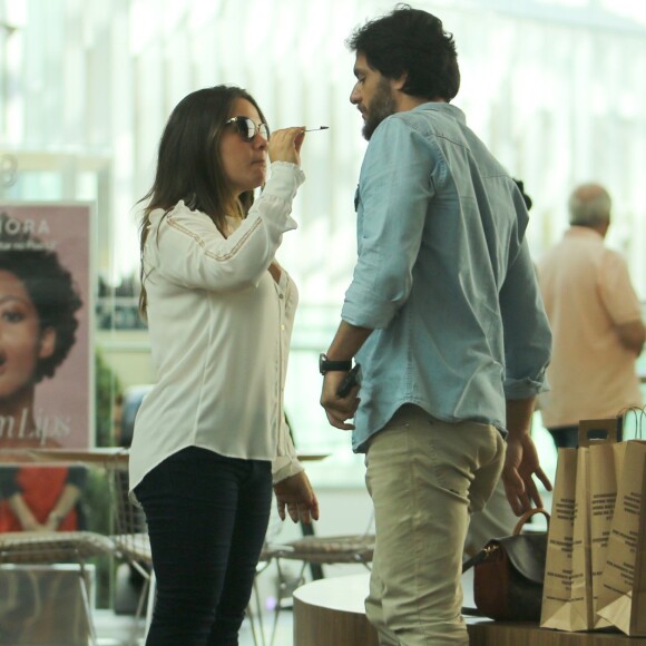 Rodrigo Lombardi foi paparicado pela mulher, Betty Baumgarten