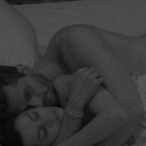 No 'BBB17', Marcos e Emilly terminaram a noite dormindo abraçados após briga