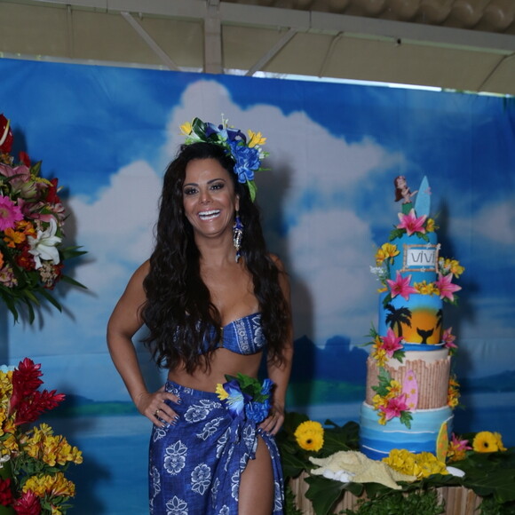 Viviane Araújo completou 42 anos no dia 25 de março de 2017
