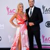 Caroline Boyer e o marido, o cantor Luke Bryan, na 52ª edição do Country Music Awards, realizada no Toshiba Plaza, em Las Vegas, neste domingo, 2 de abril de 2017