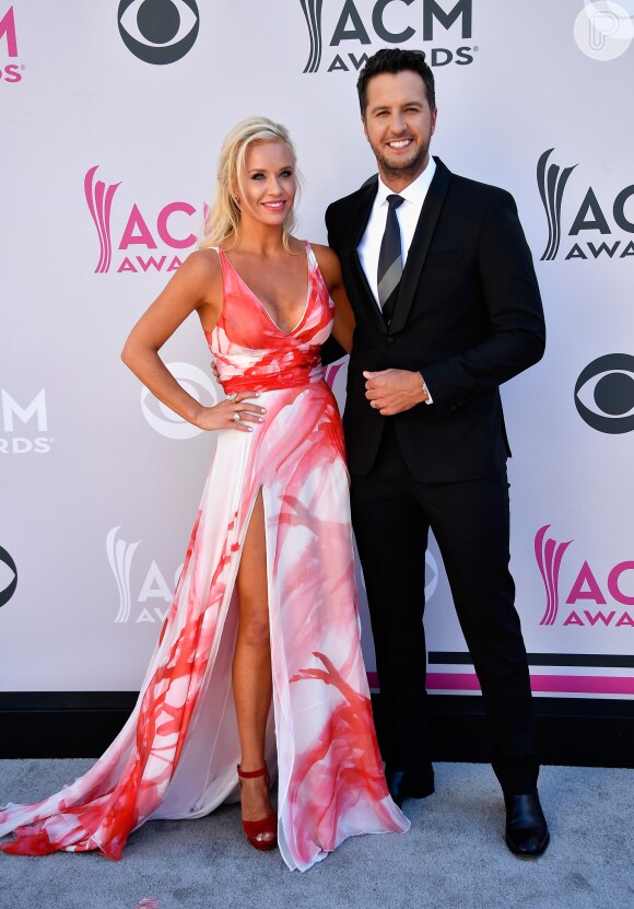 Caroline Boyer e o marido, o cantor Luke Bryan, na 52ª edição do Country Music Awards, realizada no Toshiba Plaza, em Las Vegas, neste domingo, 2 de abril de 2017