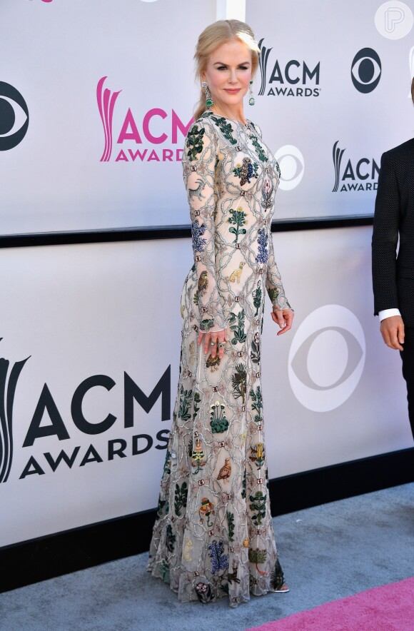 Nicole Kidman de Alexander McQueen na 52ª edição do Country Music Awards, realizada no Toshiba Plaza, em Las Vegas, neste domingo, 2 de abril de 2017