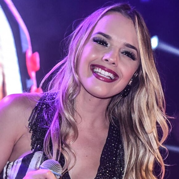 Thaeme, da dupla com Thiago, quer engravidar em 2018, como contou em entrevista nesta segunda-feira, dia 03 de abril de 2017