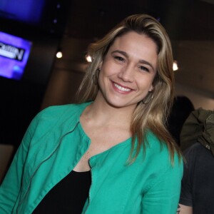 Fernanda Gentil apresentou o 'TVZ' e movimentou as redes sociais